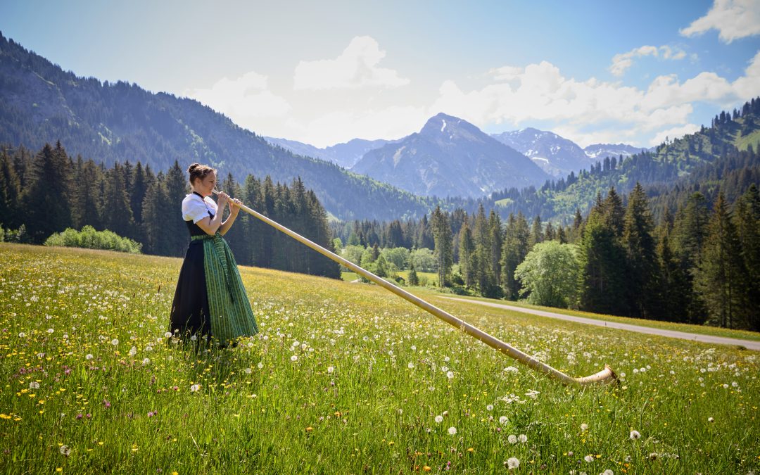 Alphornkurs für Kinder – das Geheimnis des Alphorns spielerisch entdecken!